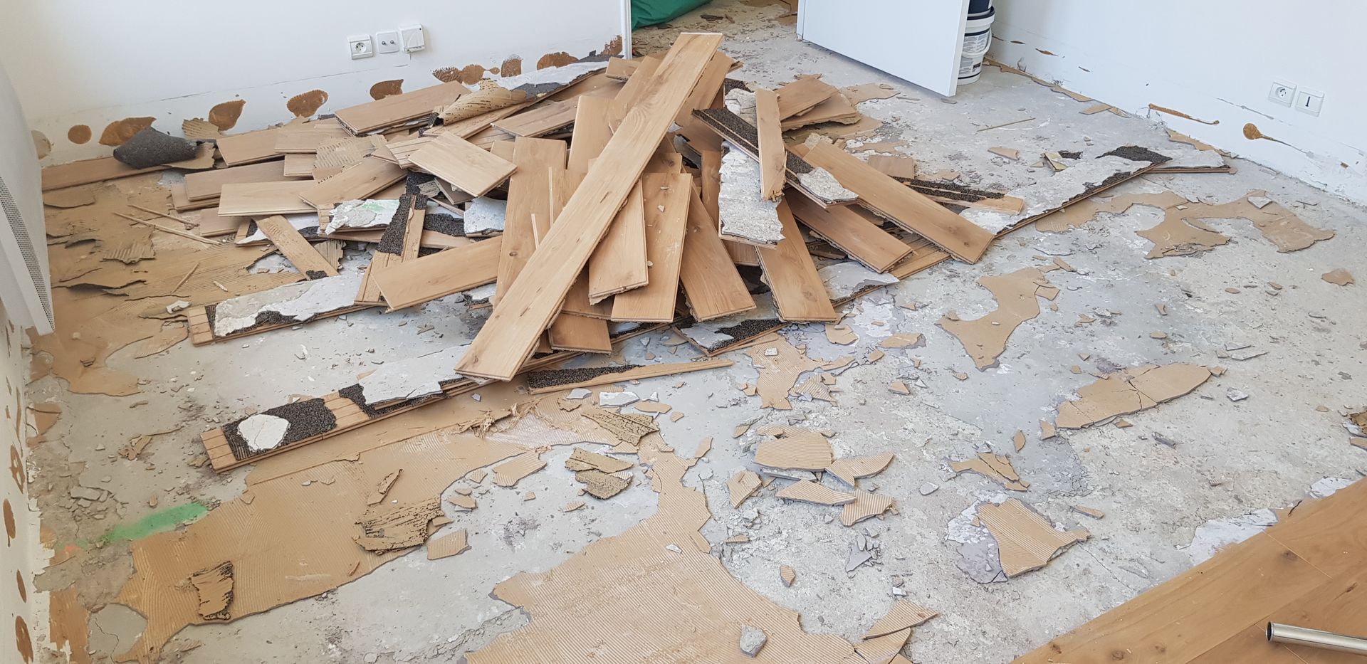 Retrait du parquet humide sinistré