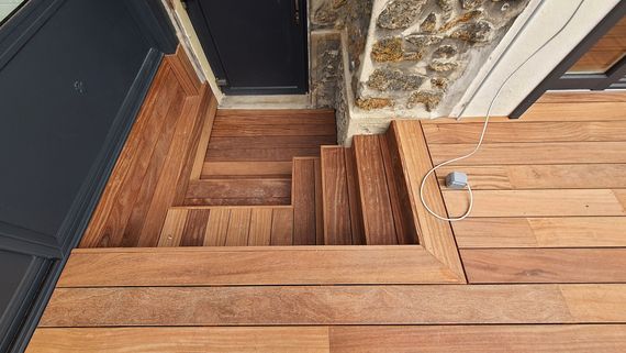 Escalier pour terrasse en bois exotique
