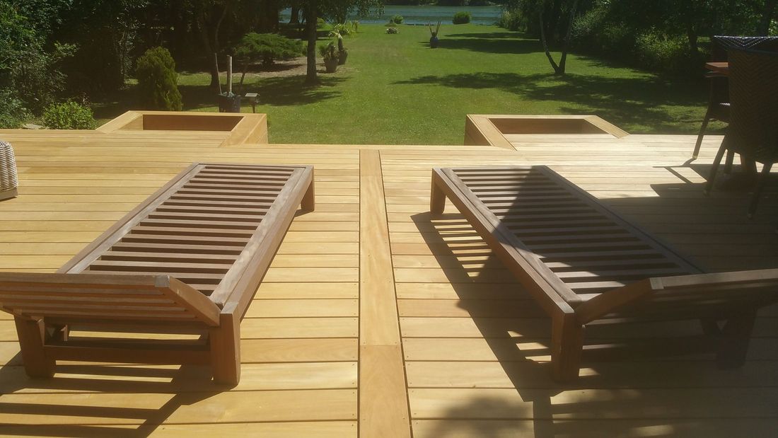 Terrasse en bois en bord de Seine