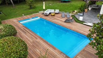 Piscine et plage de piscine en bois composite