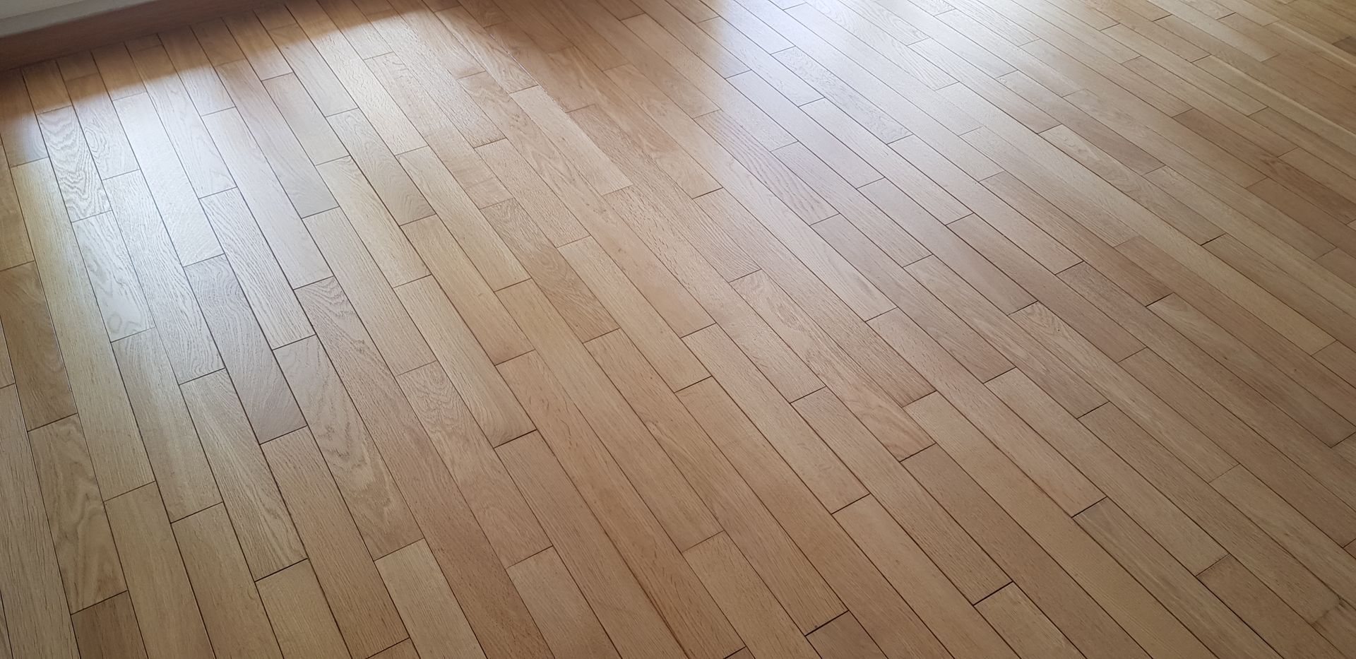 Vitrification de parquet massif