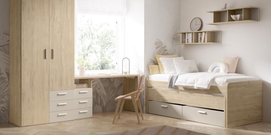 Dormitorio con muebles de madera clara, cama, escritorio junto a la ventana, ropa de cama blanca, cajones y armario.