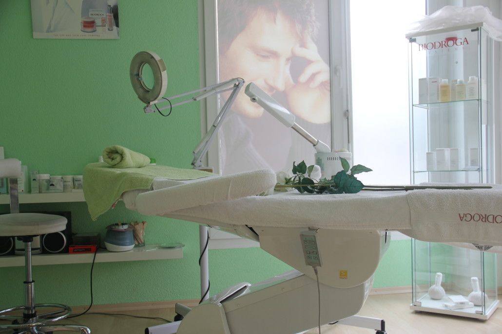 Kosmetische Behandlung - Beauty By Anna Schwarz in Zürich