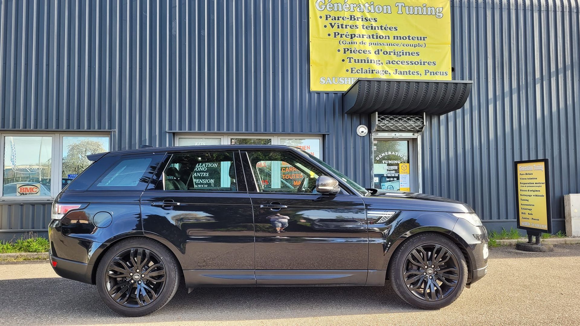 Photo d'une voiture noire