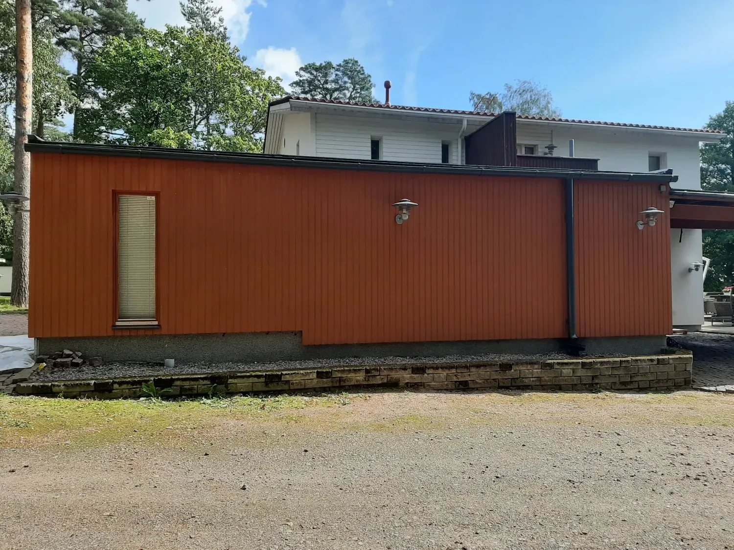 Huolellisesti toteutettua pintakäsittelyä rehellisellä ja ammattitaitoisella asenteella.