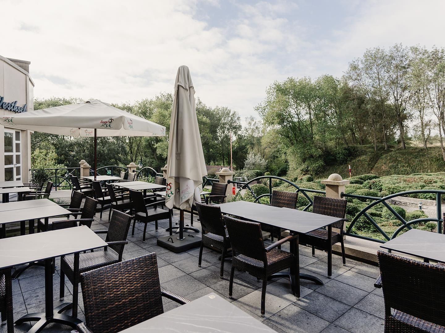 outdoor-terras-bistro-brasserie-hotel-domein-westhoek-oostduinkerke.jpg