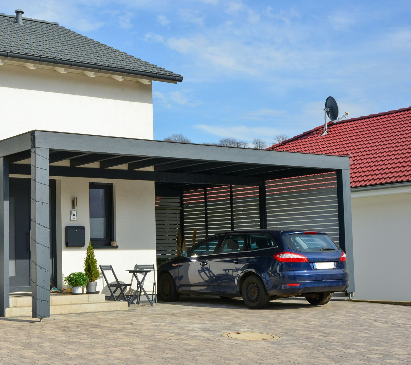 Une pergola devant la maison