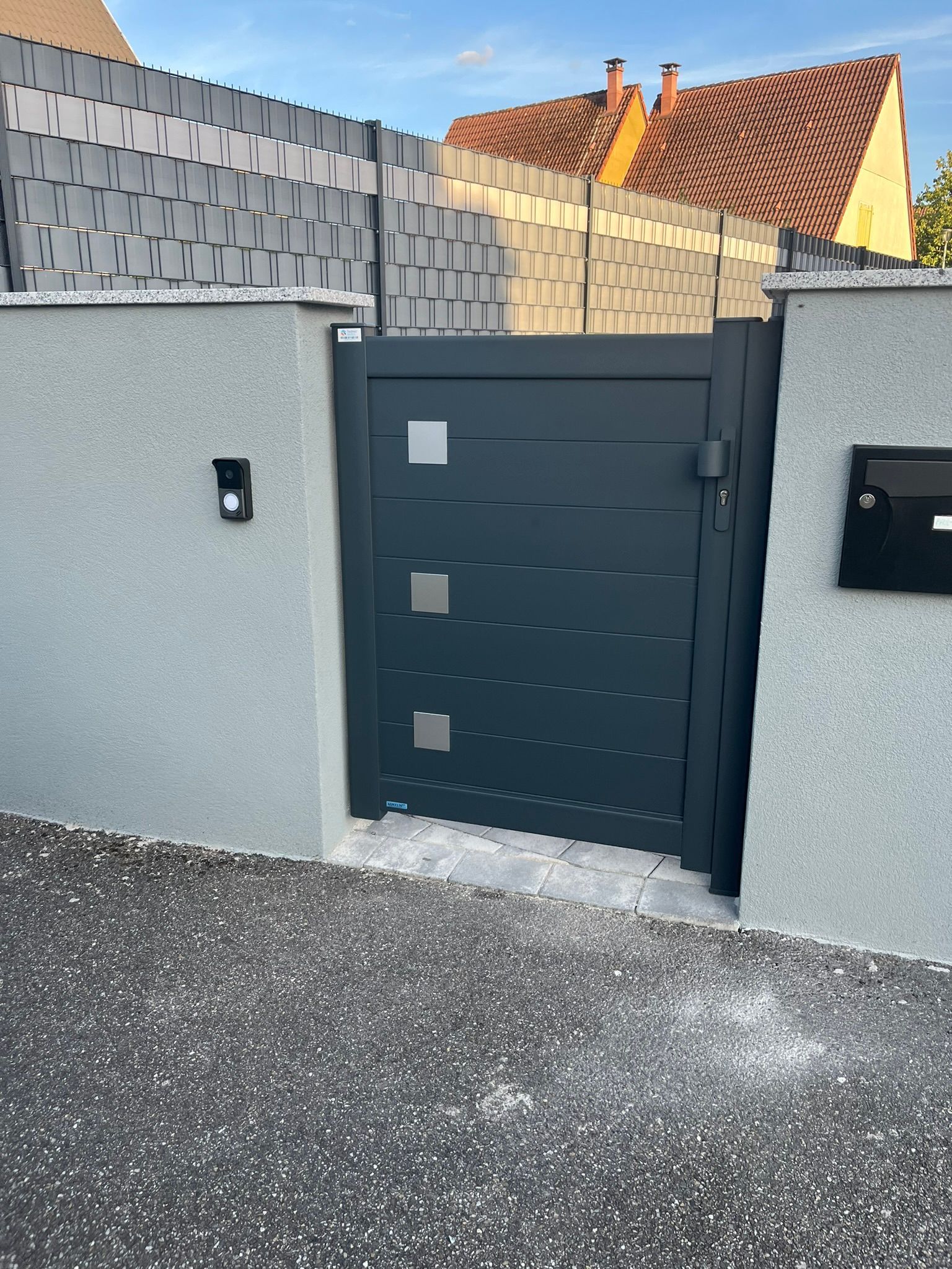 Un portillon en aluminium