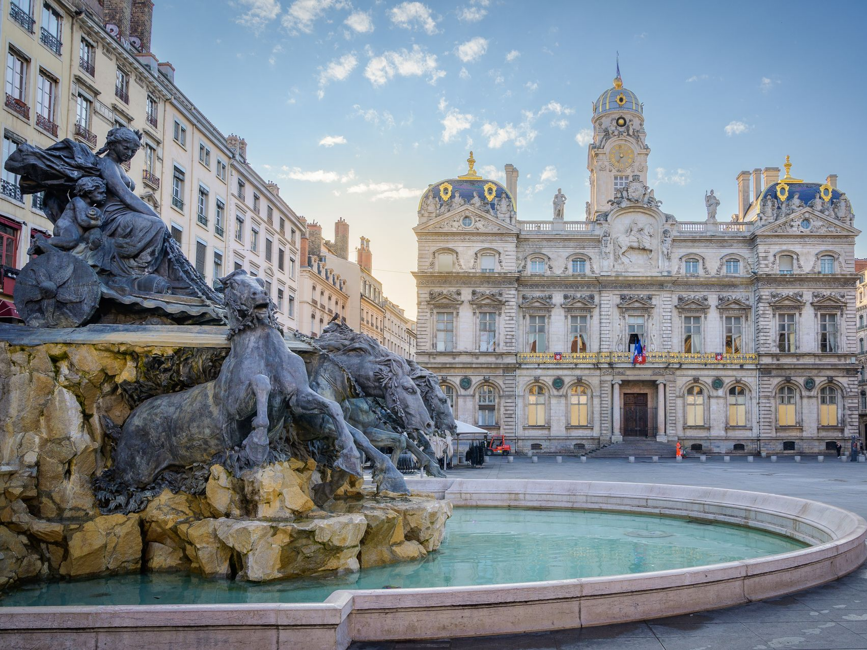 La fontaine Bartholdi, place des Terreaux, devant l'hôtel de ville de Lyon.