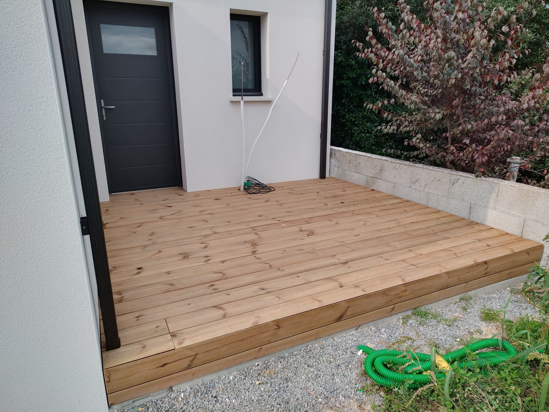 Installation d'une terrasse en bois après