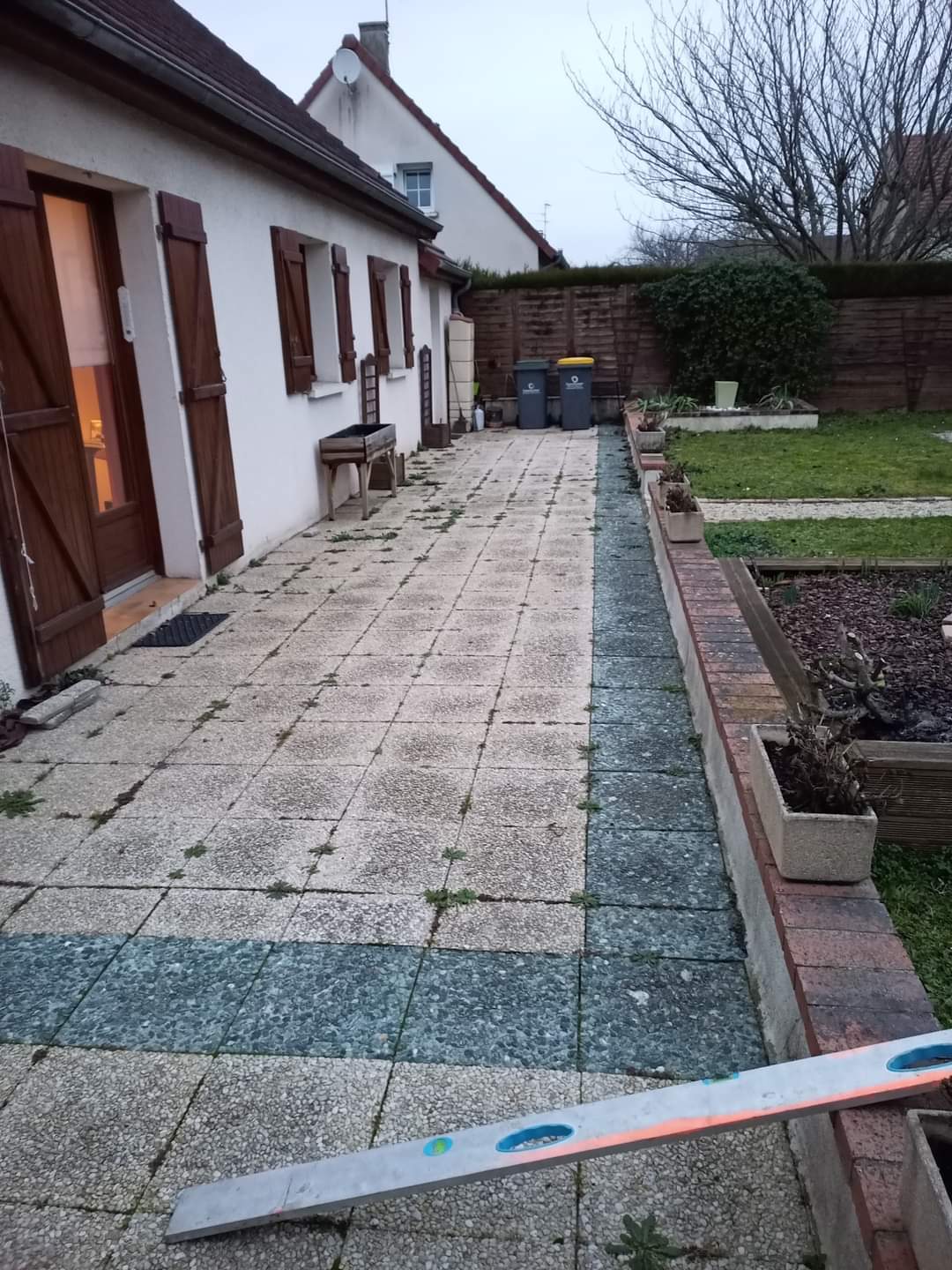 Terrasse en dalles avant