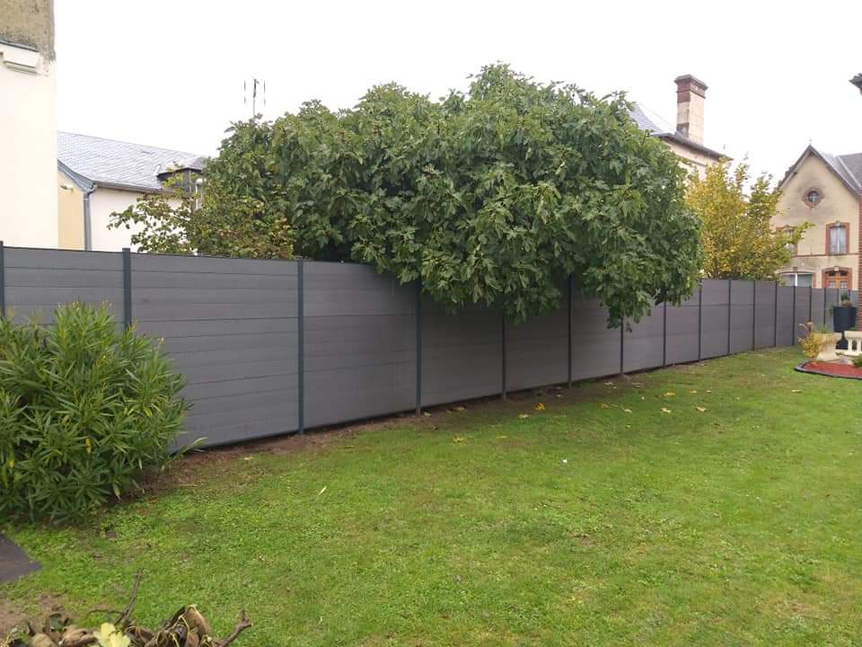 Clôture rigide grise