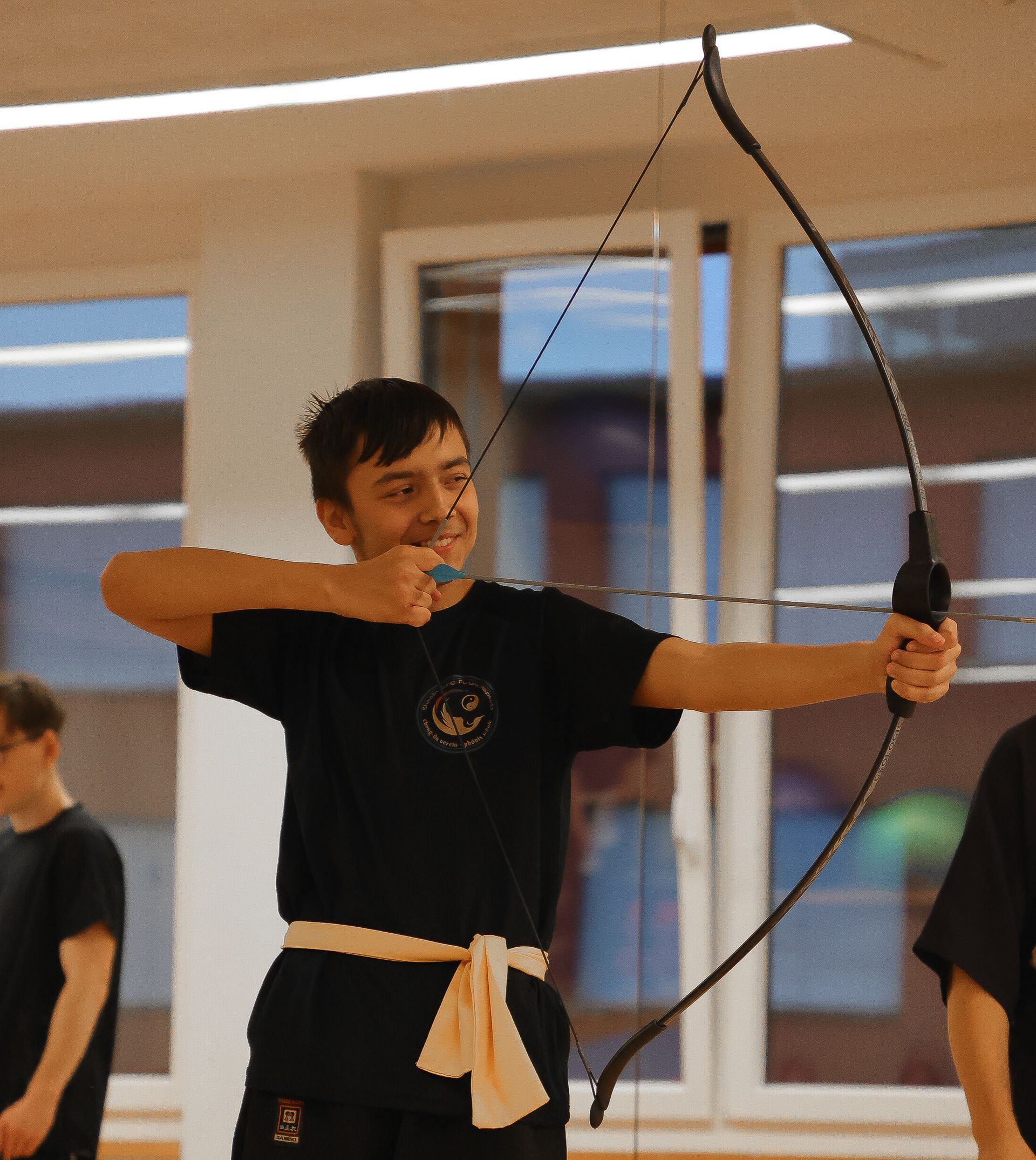 Jugendliche trainiert Konzentration und Balance im Hapkido Unterricht