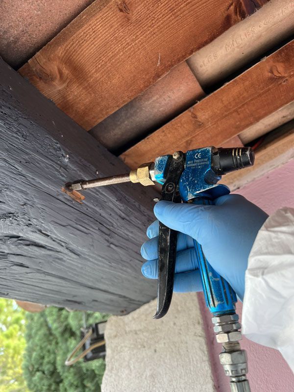 Application de traitements protecteurs dans une poutre 