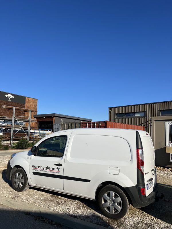 Une des camionnettes d'EuroHygiène dans nos locaux
