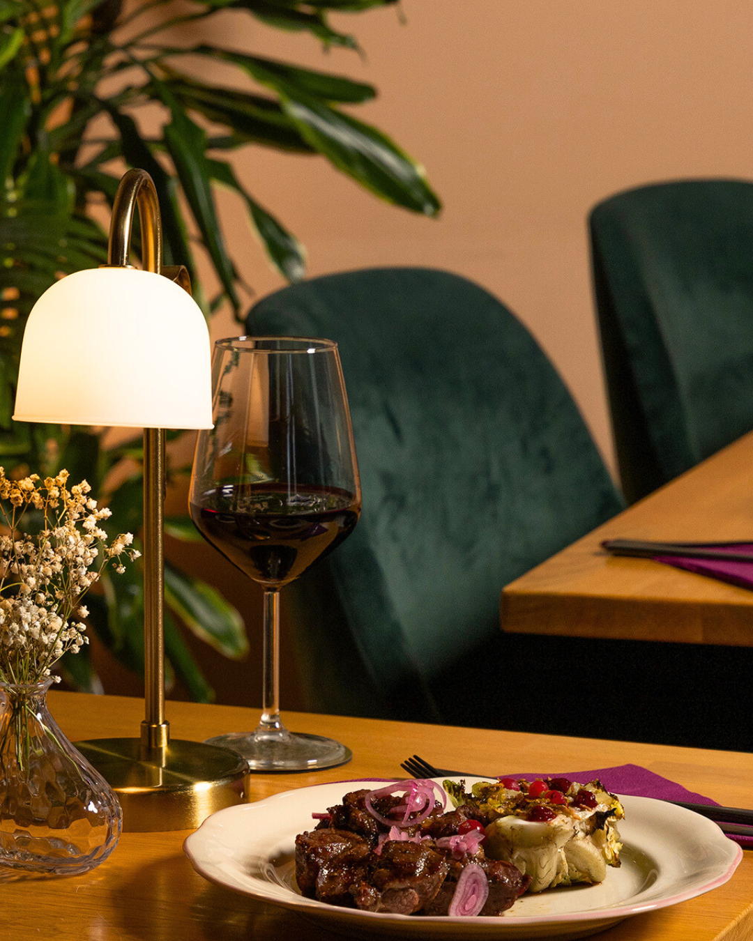 Ravintola Lia Helsingin keskustassa Erottajankadulla. Suomen ensimmäinen moderni georgialainen ravintola. Tutustu menuumme.