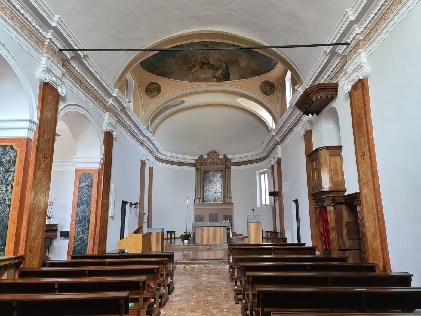 interventi di restauro interno di una chiesa - Cap Color