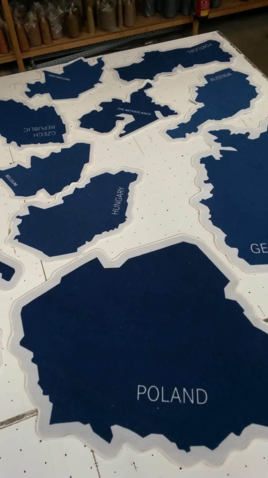 Eine blau-weiße Karte mit dem Wort Polen darauf