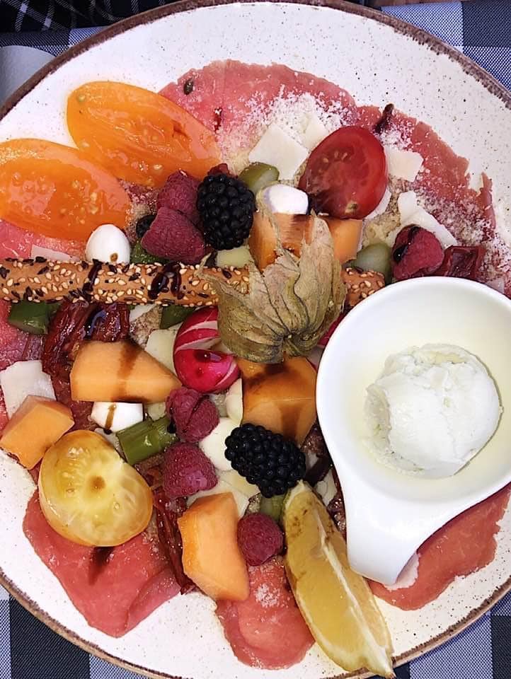 Carpaccio et fruits