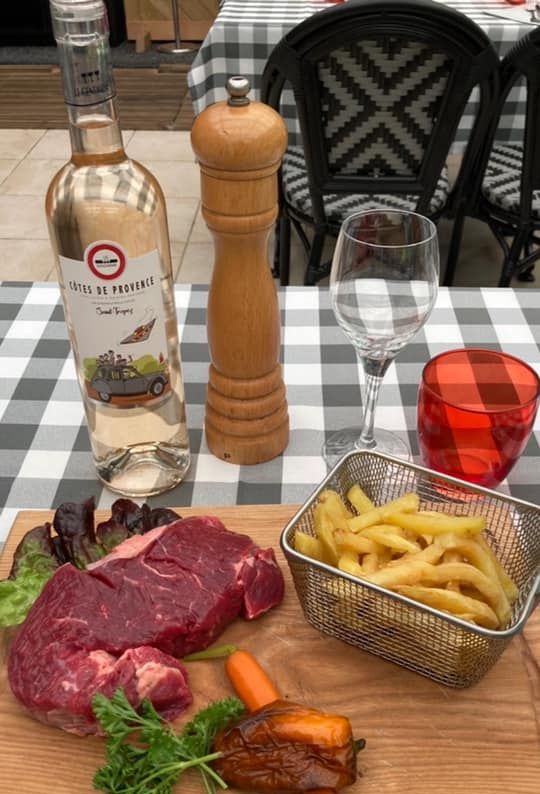 Pièce de viande et frites