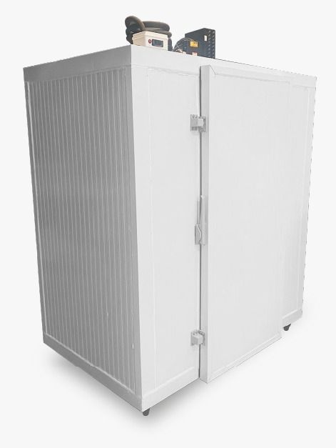 Un horno de secado industrial vertical de color blanco con una unidad de control digital en la parte superior