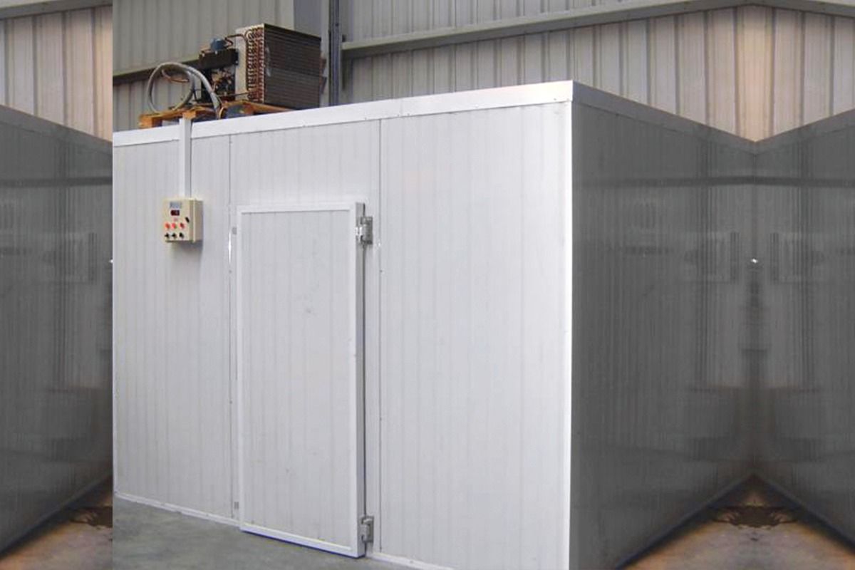 Una cámara frigorífica industrial con acceso directo