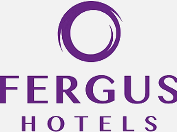 Un logotipo circular de color púrpura con un remolino, seguido del texto "FERGUS HOTELS" en letra púrpura.