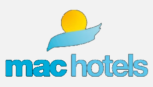 Un sol amarillo que se eleva sobre una ola azul, sobre el texto azul claro "mac hotels".