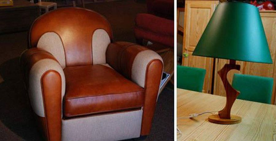 Un fauteuil en cuir et une lampe verte.