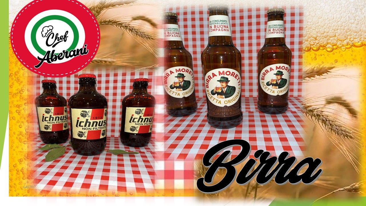 Varias botellas de birra descansan sobre un mantel a cuadros.