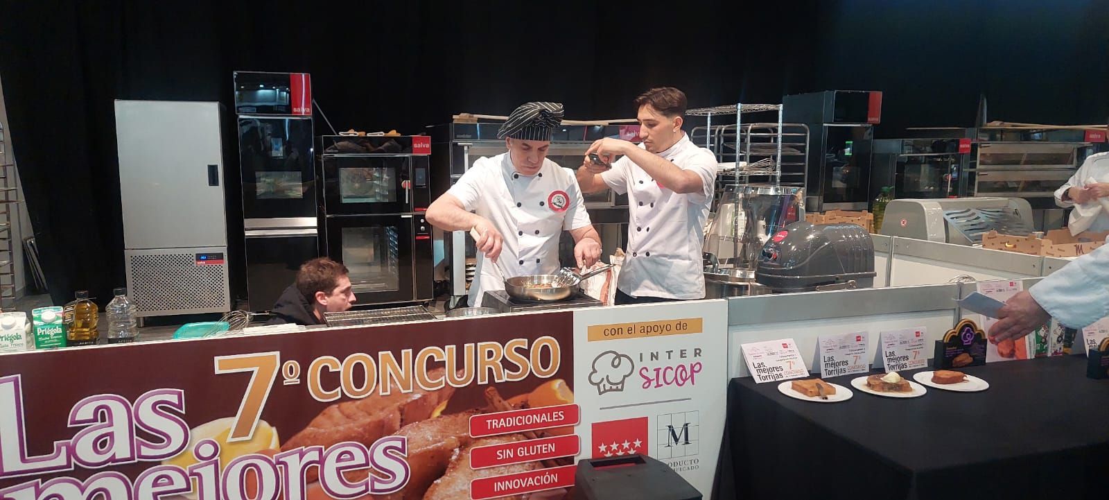 Un cartel que dice las 7 concurso