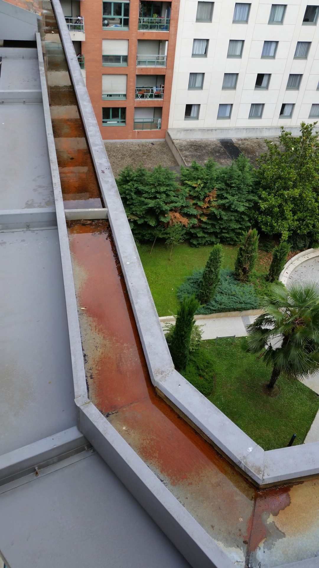 Cheneaux de toiture en zinc à rénover