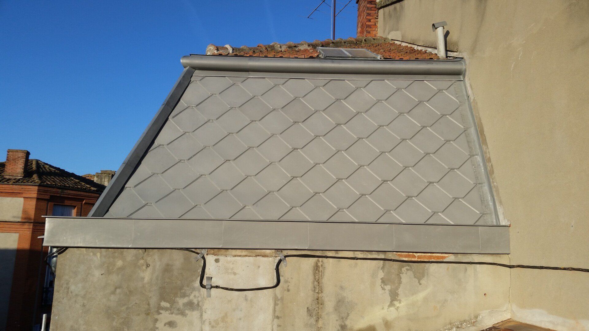 Couverture de toit en zinc finalisée