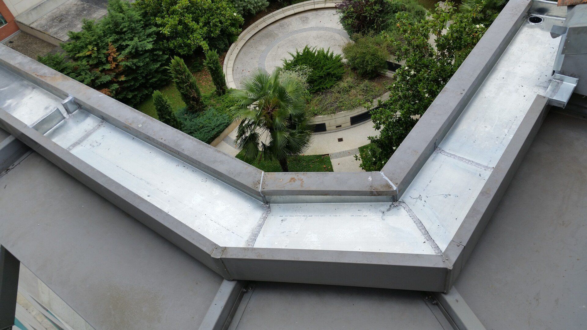 Cheneaux de toiture en zinc rénové