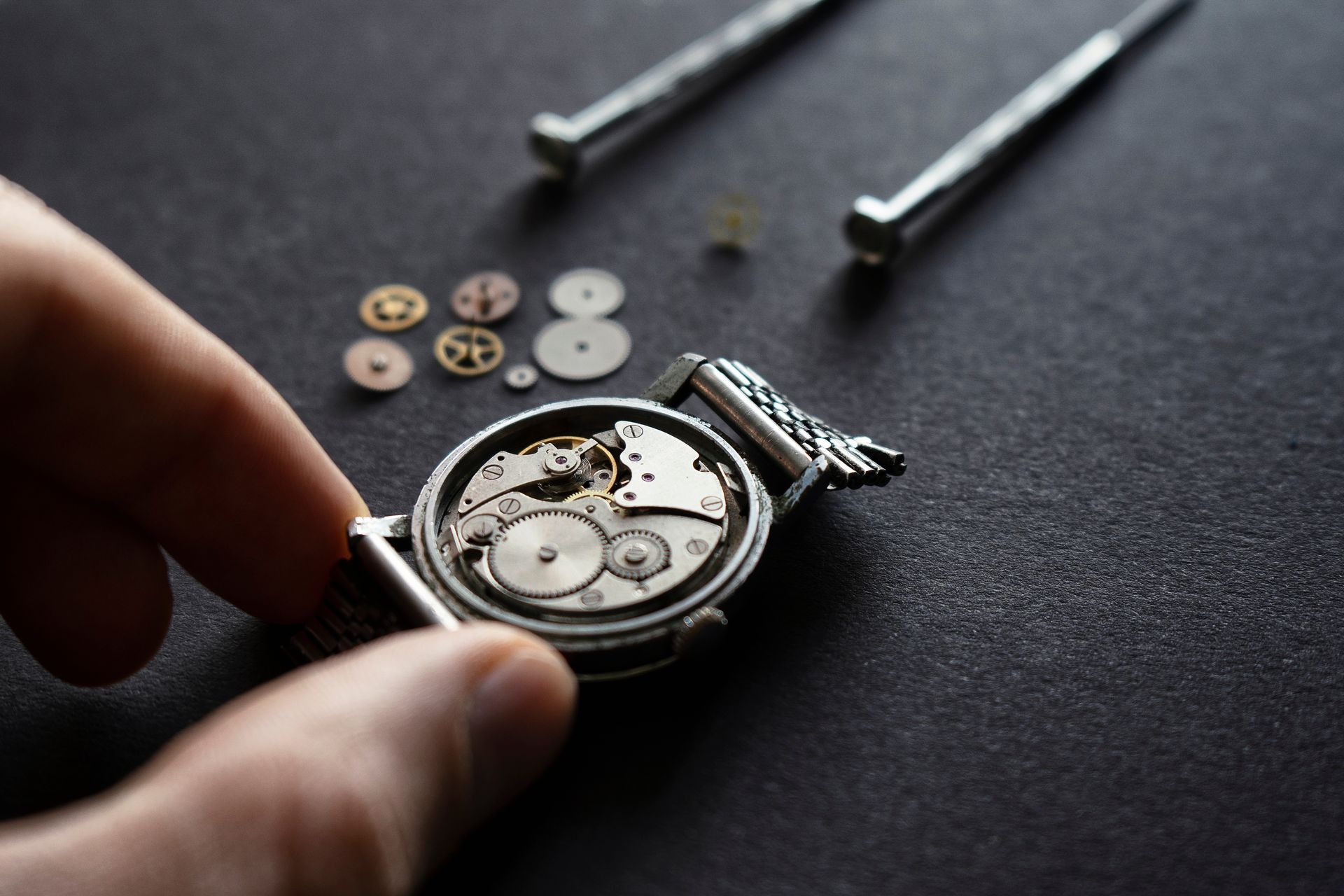 Une montre en pièces