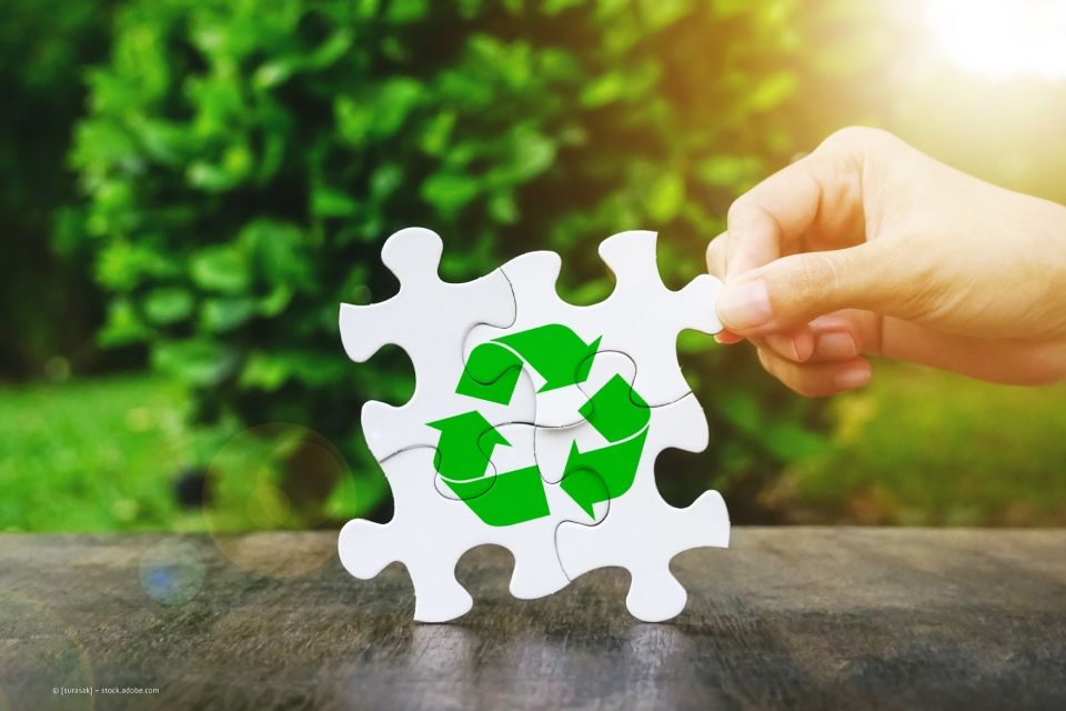 Umweltservice Cham AG – vier Puzzleteile mit dem Recycling-Logo