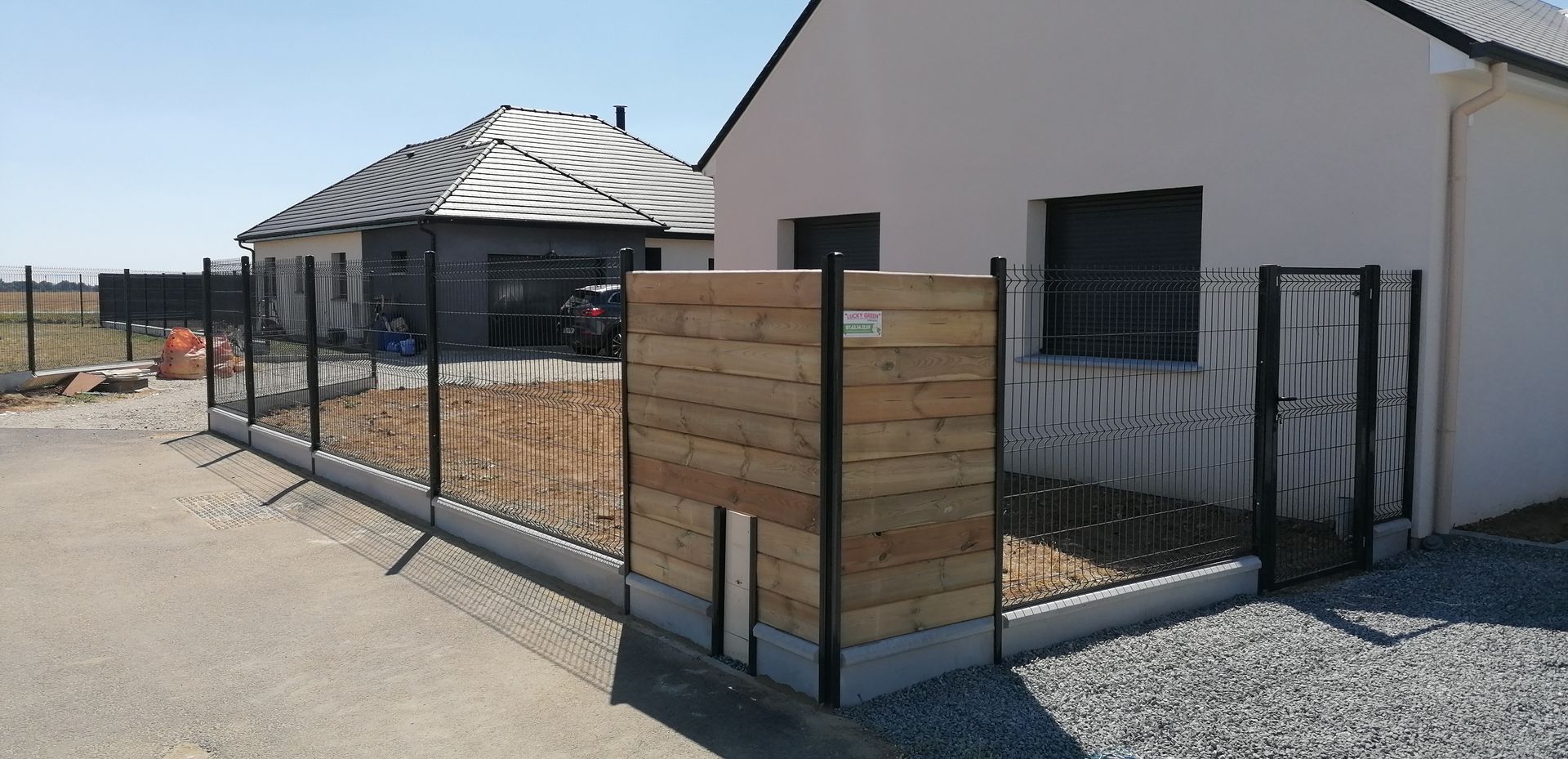 Pose d'une clôture en acier