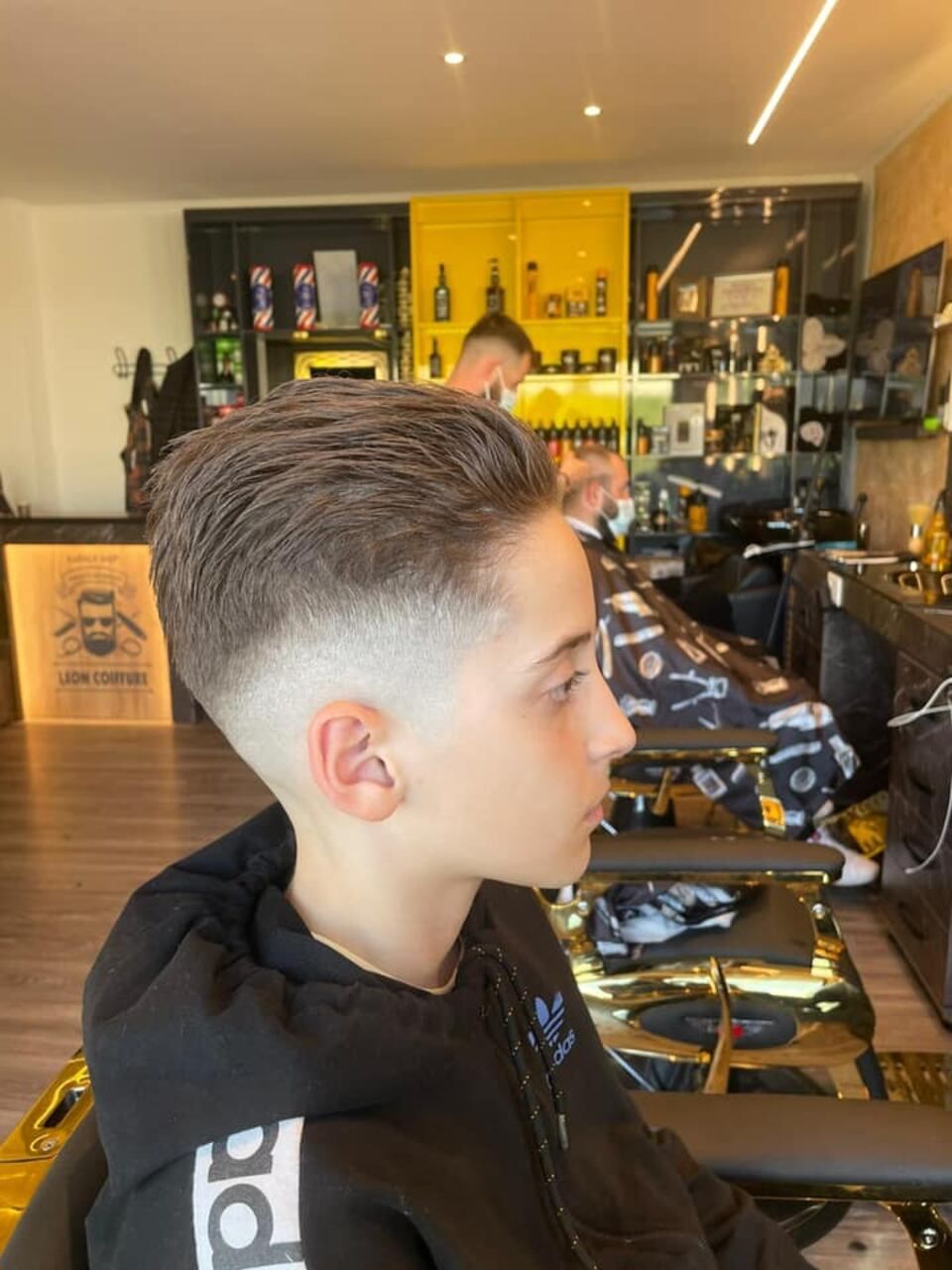 coupe dégradé haut et rasage