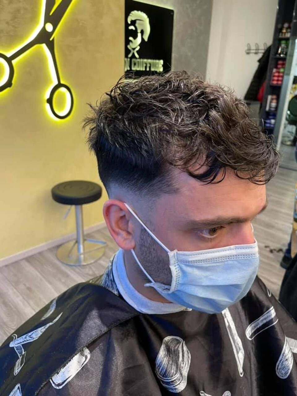 coupe décoiffé et rasé pour homme