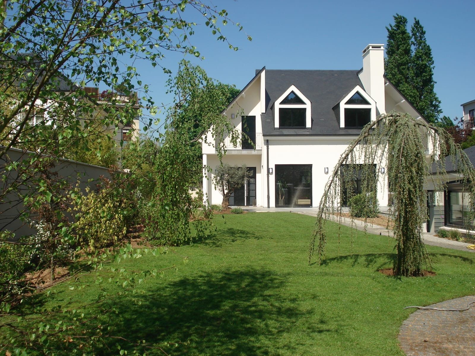 Photo d'une maison avec jardin terminé