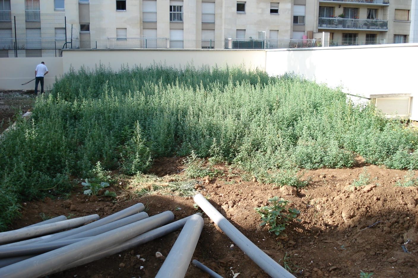 Photo d'un espace vert en travaux