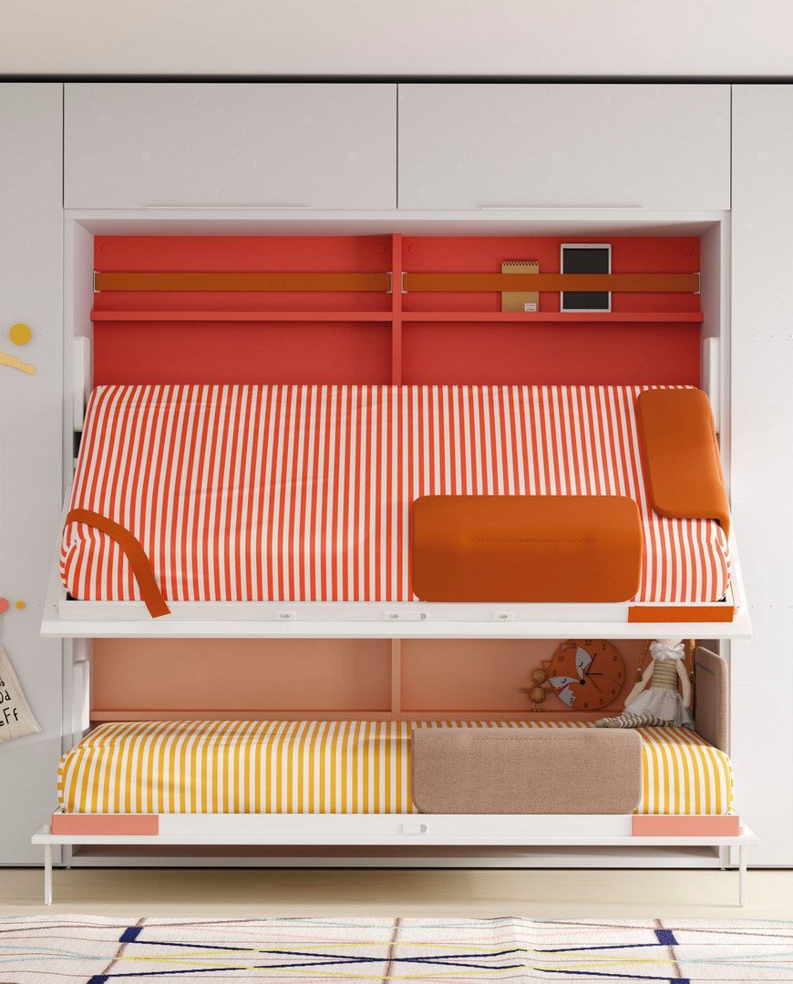 Una litera montada en la pared con sábanas de rayas naranjas y amarillas
