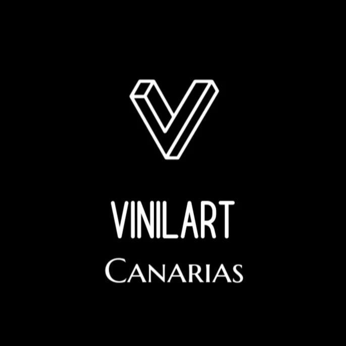 El logotipo de Vinilart Canarias es una V blanca sobre fondo negro.