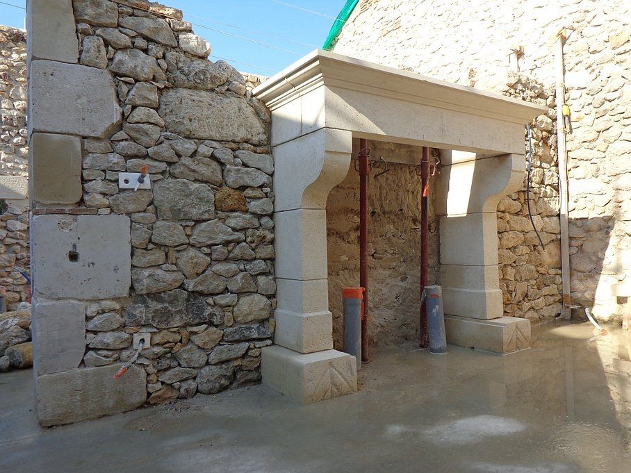 Suite à incendie, reconstruction d'éléments en pierre en Gironde