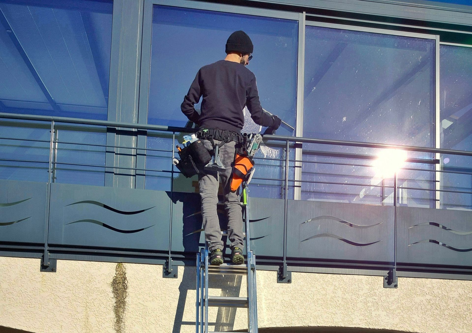 Lavage des vitres d'un bureaux