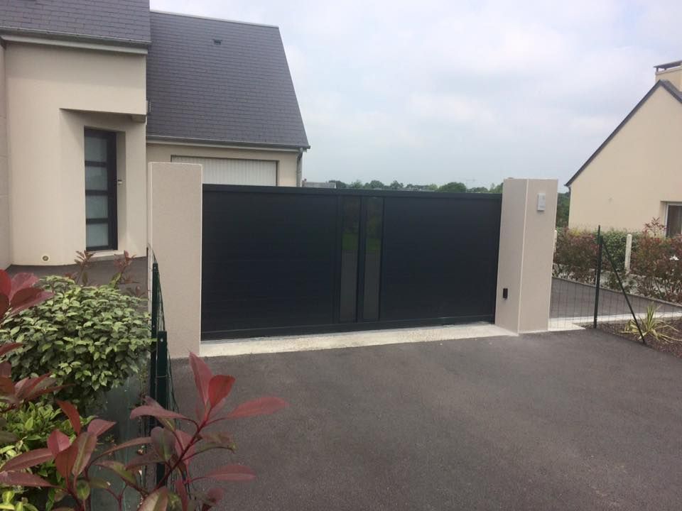 Portail coulissant noir