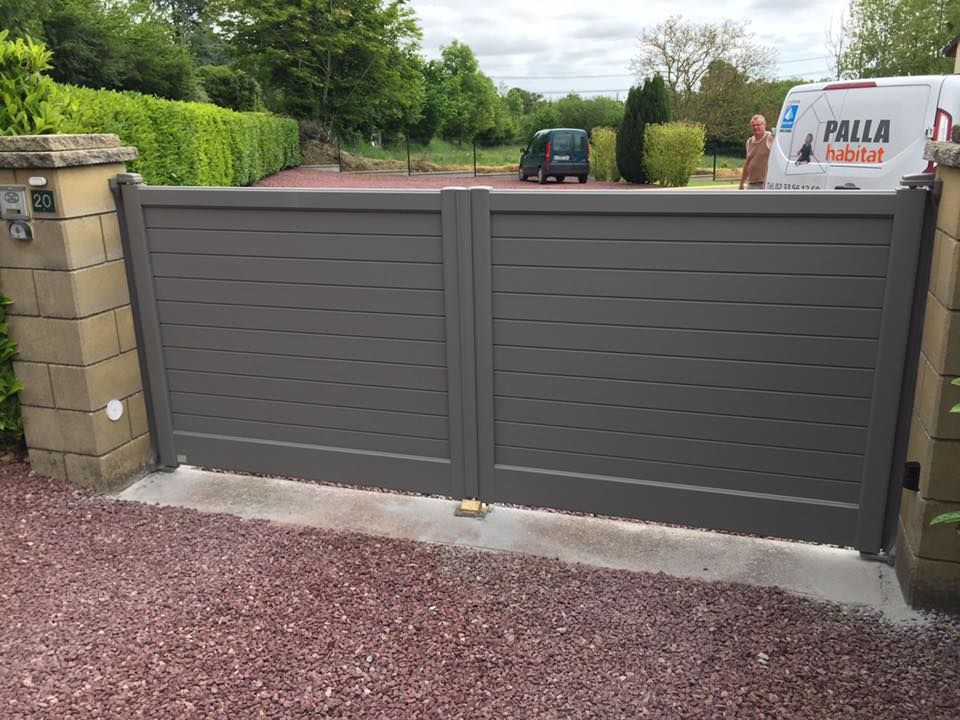 Portail coulissant gris