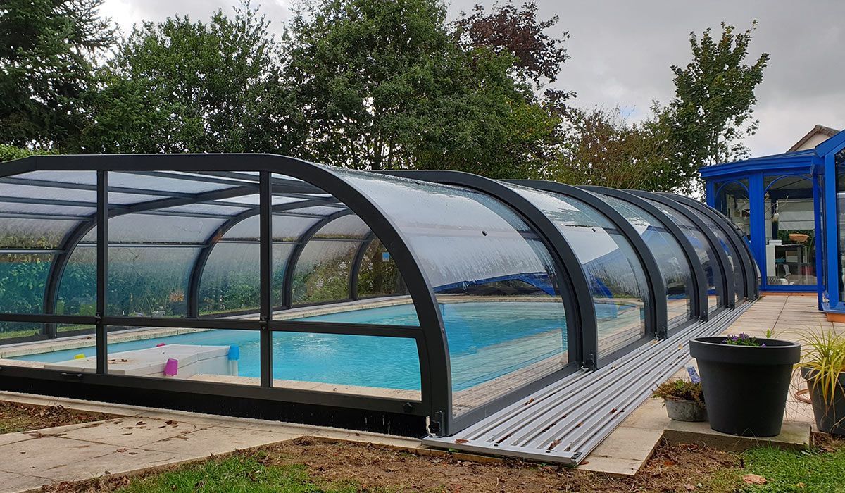 Abris de piscine avec armature en aluminium noir