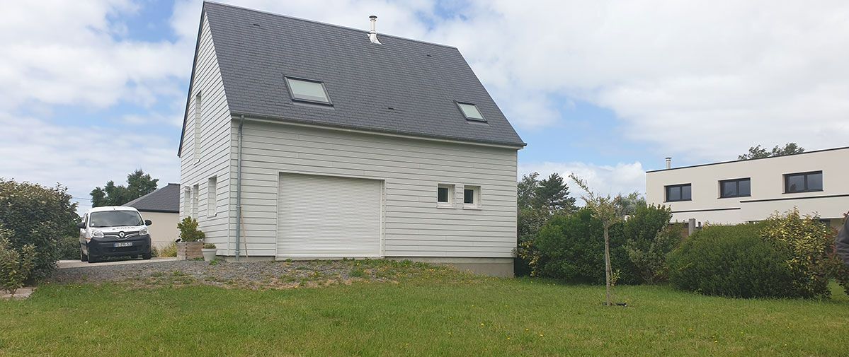 Maison avant la construction d'une véranda blanche
