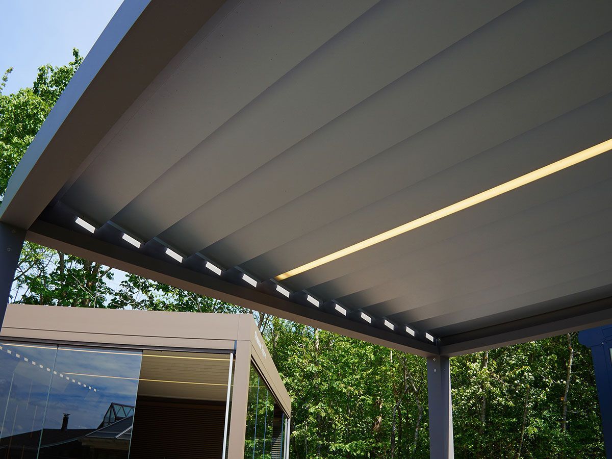 Zoom sur les lamelles d'une pergola